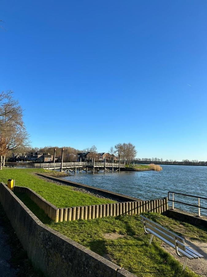 Ferienwohnung Studio Aan De Maas Zwijndrecht Exterior foto